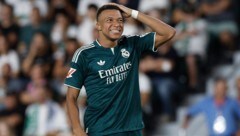 „Gerade noch einmal gutgegangen“, scheint sich Real-Star Kylian Mbappé hier zu denken ...