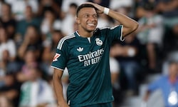 „Gerade noch einmal gutgegangen“, scheint sich Real-Star Kylian Mbappé hier zu denken ...