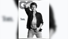 Tom Cruise: Mit offenem Hemd, hochgekrempelten Ärmeln und hautenger Jeans präsentiert sich der ...