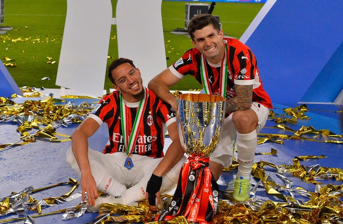 Ismael Bennacer (links) war einst für Milan aktiv.