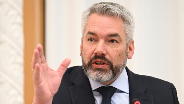 Als EBI-Vizepräsident klingt Karl Nehammer ganz anders als als Kanzler.
