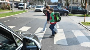 Schutzwege müssen gut erkennbar sein – für Kinder und Autofahrer!