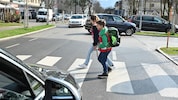 Schutzwege müssen gut erkennbar sein – für Kinder und Autofahrer!