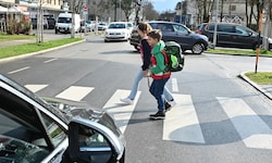 Schutzwege müssen gut erkennbar sein – für Kinder und Autofahrer!