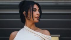 2016 wurde Kim Kardashian in Paris gefesselt und um Schmuck im Wert von rund zehn Millionen ...