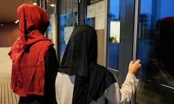 In vorläufig 55 Fällen müssen nun die Eltern von betroffenen Mädchen ein Gespräch in der Wiener ...