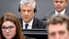 Der ehemalige Präsident des Kosovo, Hashim Thaci, 2023 vor dem Kosovo-Tribunal in De Haag.