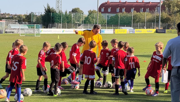 Der SC Brunn hat Dank eines perfekten Videos ein Exklusivtraining mit Andi Herzog gewonnen.