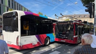 Die zwei verkeilten Busse