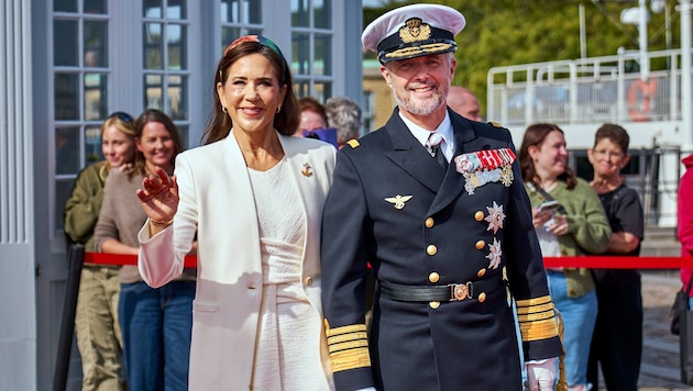 König Frederik X. und Königin Mary haben mit der feierlichen Ausschiffungszeremonie in ...