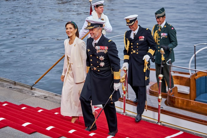 Königin Mary und König Frederik nach der letzten Ausfahrt mit der königlichen Jacht Dannebrog ...