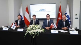 Verpackungsspezialist ALPLA eröffnete am 14. September ein neues Werk in Adana. Im Bild (von ...