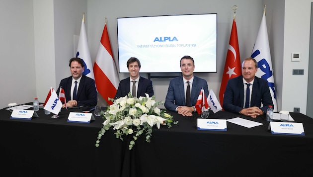 Verpackungsspezialist ALPLA eröffnete am 14. September ein neues Werk in Adana. Im Bild (von ...