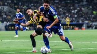 Kristian Dimitrov (re.) ist Kapitän bei Bulgariens Meister Levski Sofia.