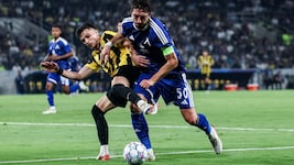Kristian Dimitrov (re.) ist Kapitän bei Bulgariens Meister Levski Sofia.