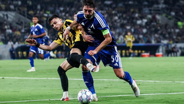Kristian Dimitrov (re.) ist Kapitän bei Bulgariens Meister Levski Sofia.