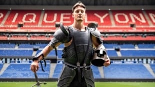 Olympique Lyon präsentierte im Sommer Felix Bacher als „Iron Man“.