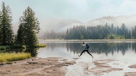 Wandernd von Bergsee zu Bergsee und von Hütte zu Hütte die Geschichten des Lungaus entdecken.