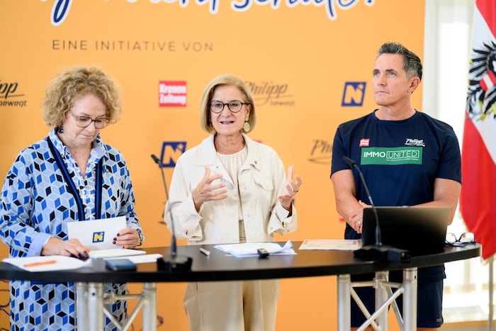 Landesrätin Teschl-Hofmeister, Landeshauptfrau Mikl-Leitner und der „Vorturner der Nation“, ...