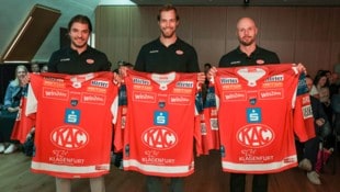 Handler Wolfgang Die KAC-Stürmer Fabian Hochegger, Thomas Hundertpfund und Jan Mursak (v. li.).
