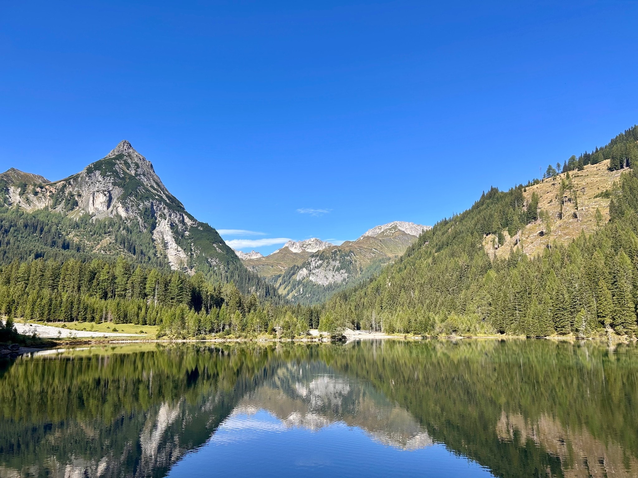 Ein familienfreundlicher Themenweg führt rund um den Schlierersee.