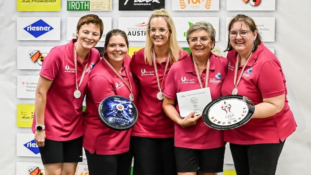 v.l.: Daniela Glück, Sandra Gruber, Simona Weinhäupl, Elisabeth Ganser, Bettina Eckerstorfer ...