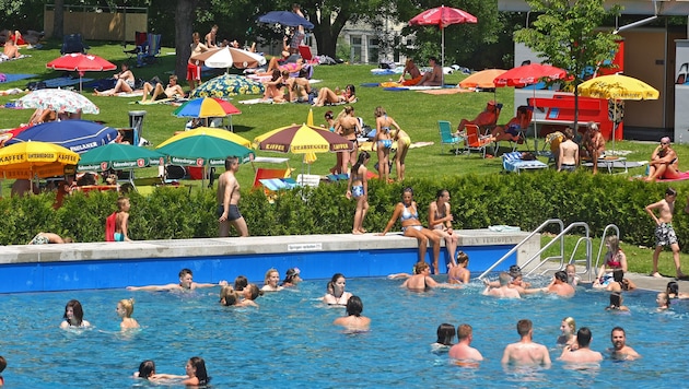 Das Freibad Tivoli bot immer wieder ein solches stark belebtes Bild.