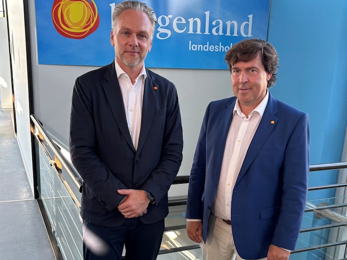 Landesholding-Prokurist Matthias Schrom und Konzernsprecher Robert Hierhold.