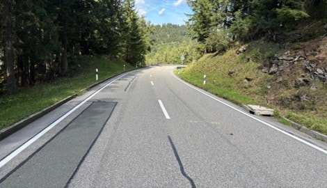 Die Spuren des Unfalls ziehen sich über 65 Meter.
