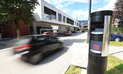 Einer von sieben Radargeräten in Kundl, die beide Fahrtrichtungen abdecken.