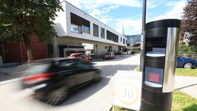 Einer von sieben Radargeräten in Kundl, die beide Fahrtrichtungen abdecken.