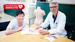Patientin Silvia Stechauner und Chirurg Prim. Priv.-Doz. Dr. Stefan Riss erklären den ...