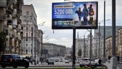 Eine Werbetafel in der russischen Hauptstadt wirbt für den Armeedienst. Nachschub braucht Putins ...