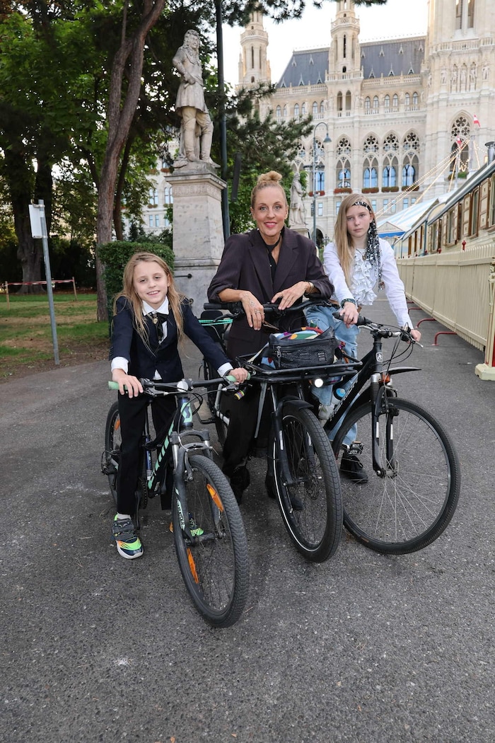 Lilian Klebow mit Kindern Sonny und Charlie.