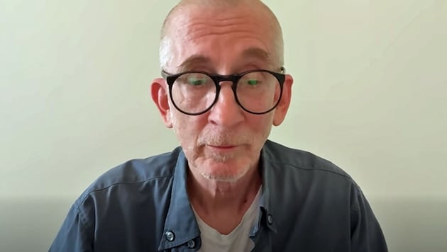 Einen Tag nach Bekanntwerden der Vorwürfe hat sich der Kabarettist in einem Video an die ...