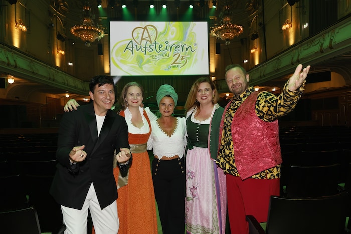 Patrizio Buanne, Miriam Kulmer, Resi Härtel, Simone Kopmajer und Thomas Gansch.