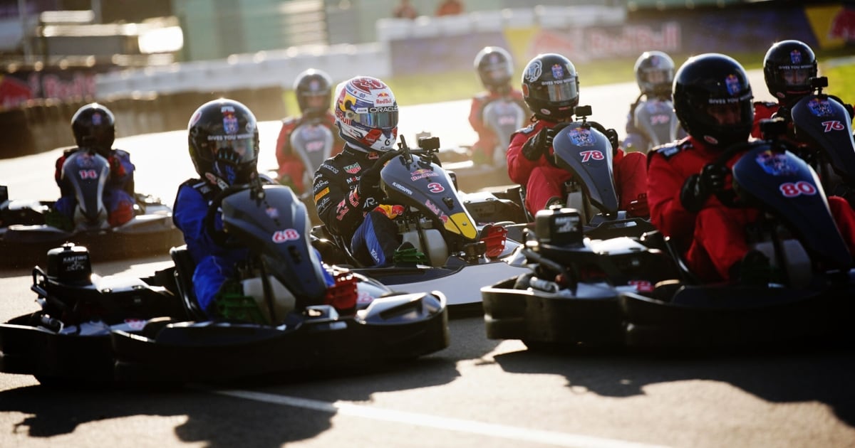 „Erster Sieg“: Verstappen gewinnt gegen 100 Karts