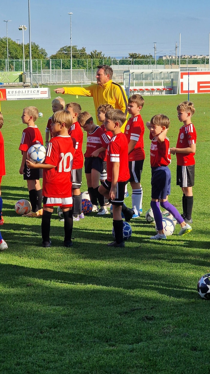 Andi Herzog beim U9-Training in Brunn am Gebirge