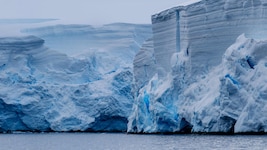 In der Antarktis ging der Eisverlust vollständig darauf zurück, dass sich der Gletscherfluss ...