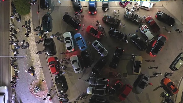 Absprachen für die illegalen Treffen wie in Rijeka finden in Social-Media-Gruppen statt, die ...
