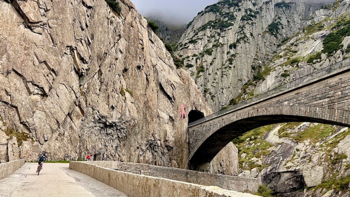 Teufelswerk: Der Legende nach soll der Leibhaftige die Brücke über die Schöllenenschlucht gebaut ...