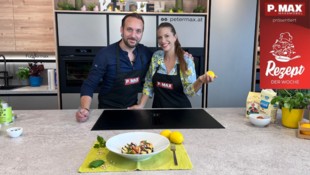 Max Impertro und Tanja zaubern gemeinsam selbstgemachte Tortellini mit Ricottafüllung.