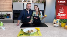 Max Impertro und Tanja zaubern gemeinsam selbstgemachte Tortellini mit Ricottafüllung.