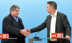 Ein Bild aus weniger schlechten Tagen: 2024 hatte die SPÖ um Muchtisch und Babler noch etwas ...