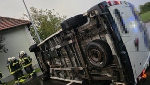 Sogar die Feuerwehrleute waren platt über den ungewöhnlichen Unfall in Mitterkirchen.