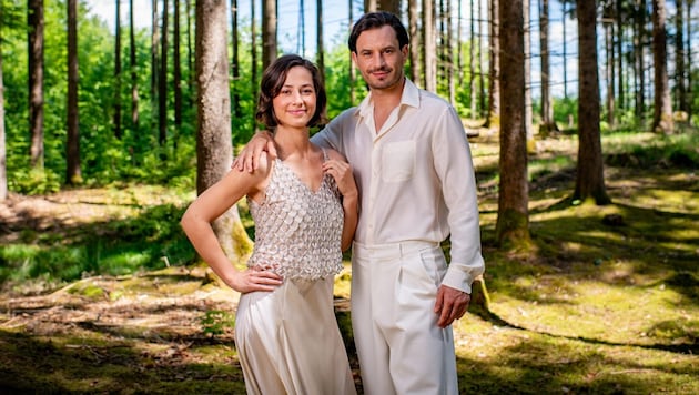 Im Bild: Pippa Fee Rupperti (Emilia) und Jaime Ferkic (Massimo)