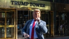 Komiker Neil Greenfield fängt Trumps Dynamik und Irrsinn wie kein anderer ein. Vor dem Trump ...