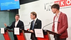Hinter den Rednerpulten: Nikolaus Gstättner, Raimund Haberl und Wolfgang Ziniel. (von links nach ...