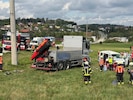 Beide Fahrzeuge landeten nach dem Zusammenstoß in einer Wiese neben der Kreuzung.