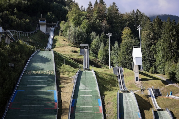 Im Montafon wagte sie ihre ersten Sprünge nach der Verletzung.